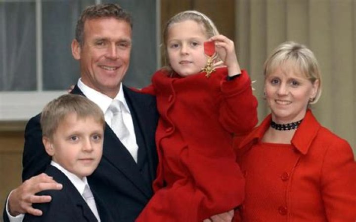 Alec Stewart - Age, Family, Bio