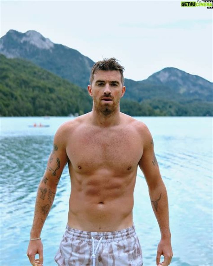 Andrew Taggart Height, Weight, Net Worth, Age, Birthday, Wikipedia, Who, Instagram, Biography