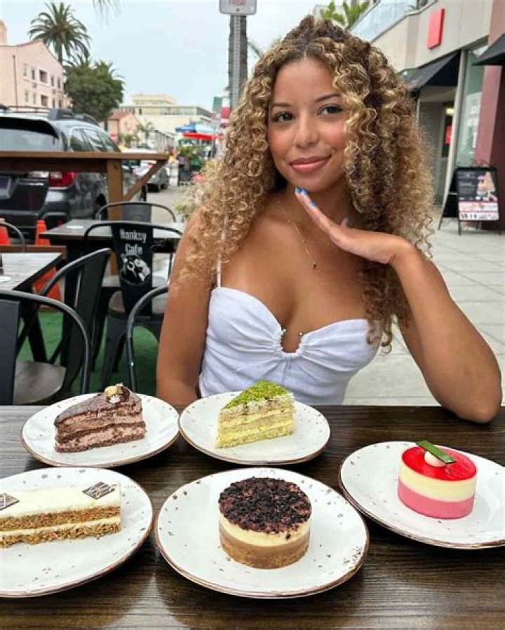 Camila Elle - Age, Family, Bio