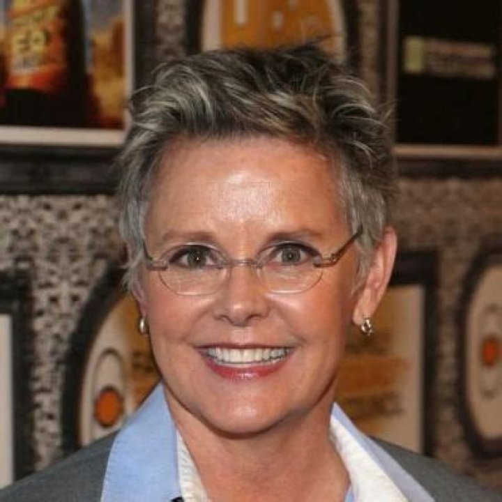 Carrie Schenken Height, Weight, Net Worth, Age, Birthday, Wikipedia, Who, Nationality, Biography