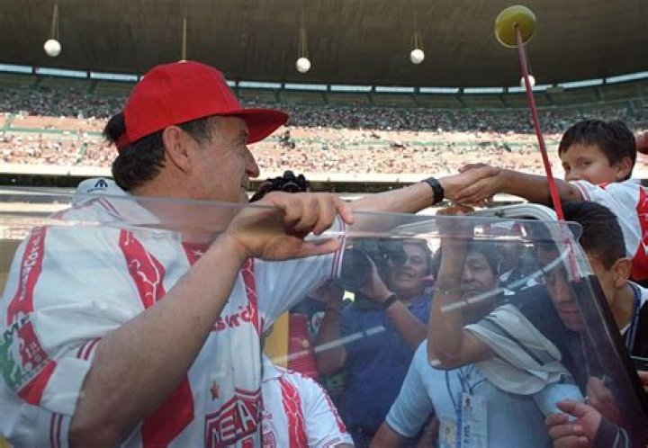 Chespirito (Roberto Gomez Bolanos) Net Worth - Wiki, Age, Weight and Height, Relationships, Family, and More