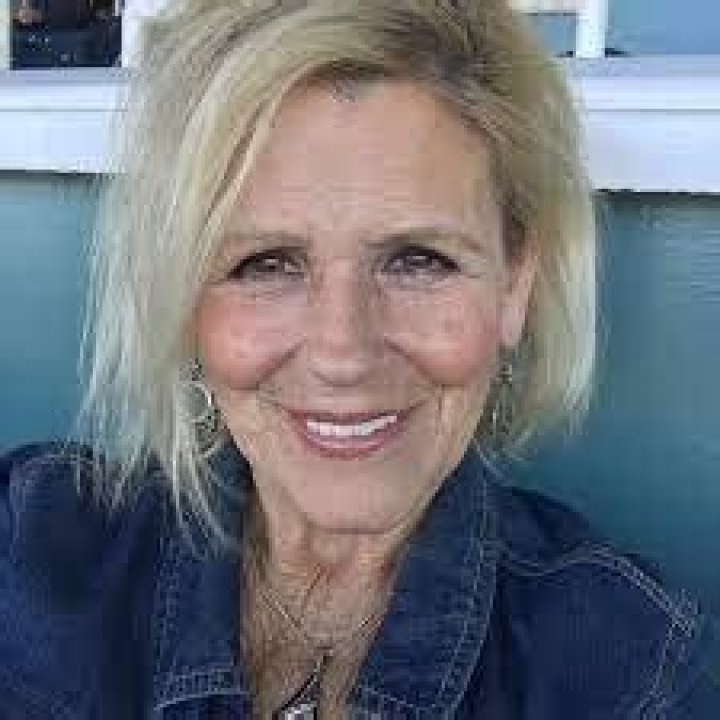 Donna Wahlberg Height, Weight, Net Worth, Age, Birthday, Wikipedia, Who, Instagram, Biography