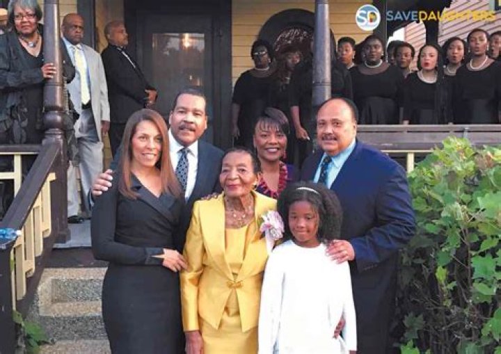 Elizabeth Weber - Age, Family, Bio