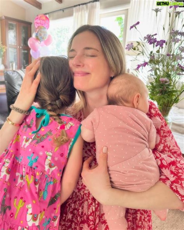 Emily VanCamp - Age, Family, Bio