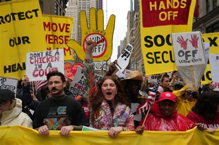 Eric Clapton got radicalized as an anti-Vaxx, anti-government lunatic through YouTube