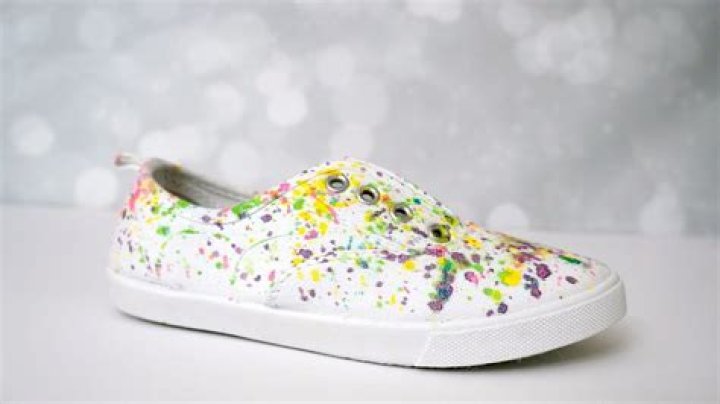 How do you splatter paint shoes?