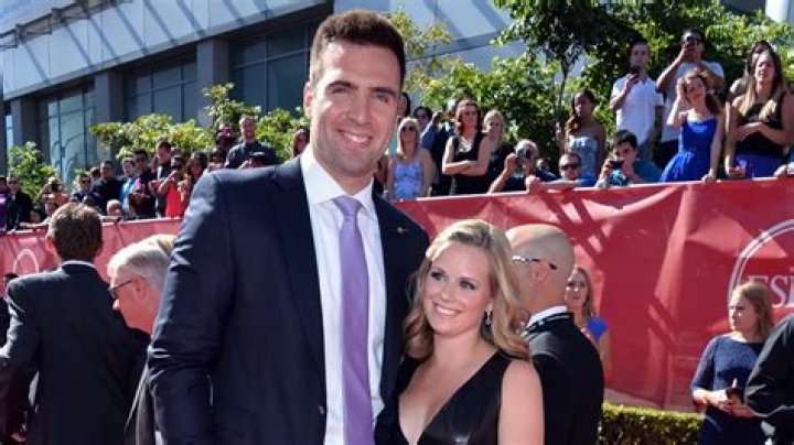 
Is Dana Grady Married or Dating? Her Wiki, Age, Husband, Height and Net worth 