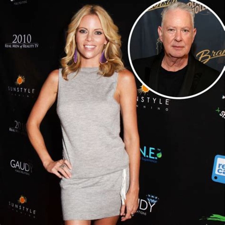 
Is James Amendola Married to Wife? Or Dating a Girlfriend? 