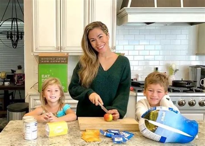 Is Sia Cooper Married? Her Bio, Age, Ethnicity, Height, IG and Net worth