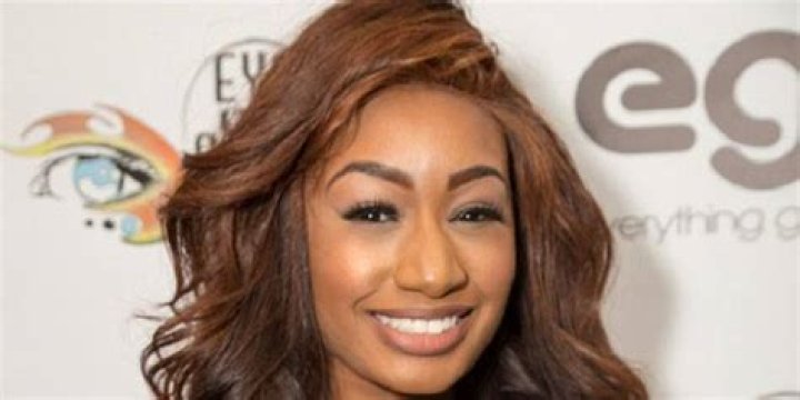 Janelle Shanks - Age, Family, Bio