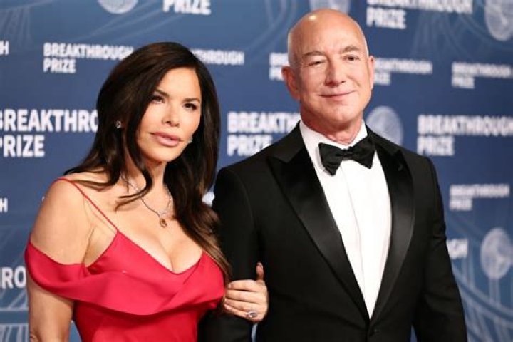 Jeff Bezos is divorcing his wife of 25 years, and he already has a new girlfriend