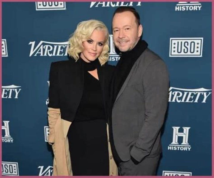 Jenny McCarthy and her Husband Donnie Wahlberg pose Nude for Formless Beauty!