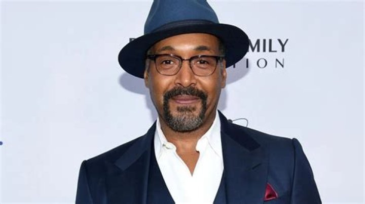 Jesse L. Martin Height, Weight, Net Worth, Age, Birthday, Wikipedia, Who, Instagram, Biography