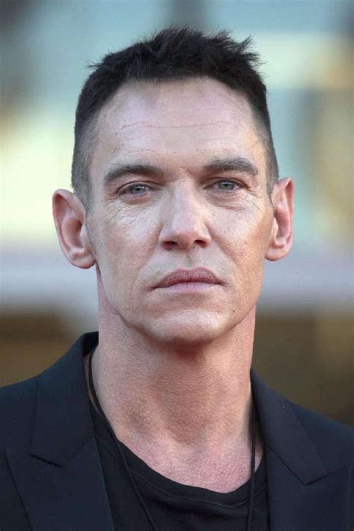 Jonathan Rhys Meyers drunkenly used the N-word during latest airport incident