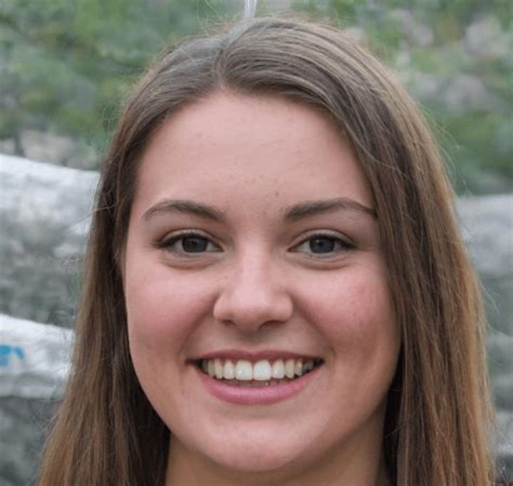 Julia Nolan - Age, Family, Bio