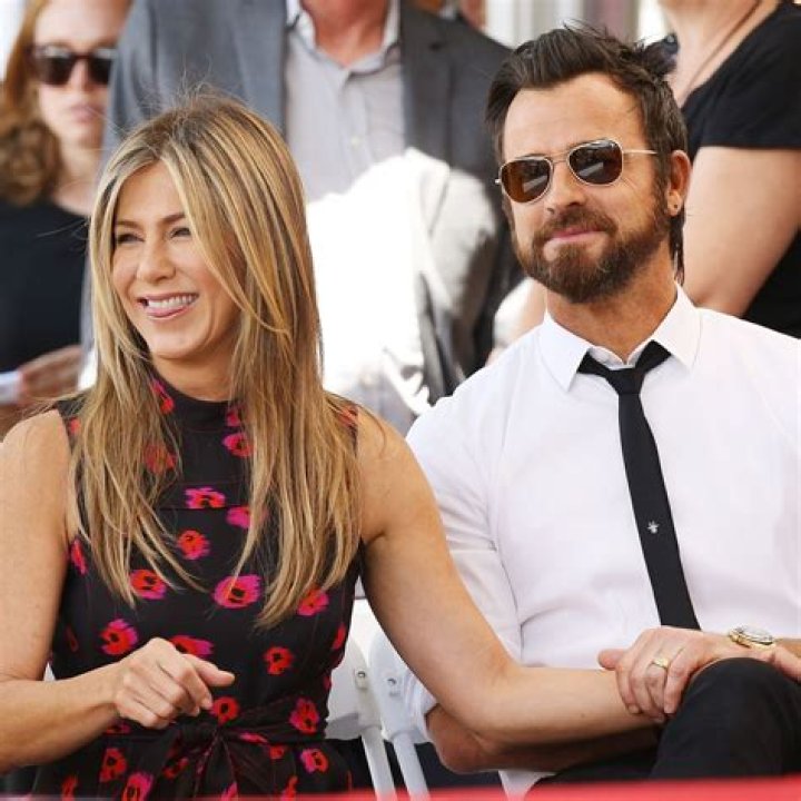Justin Theroux discusses Jennifer Aniston, the paparazzi: ‘It doesn’t feel difficult’
