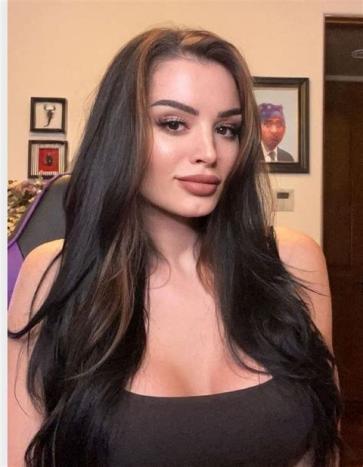 
Kamila Smoguleckav Height, Weight, Net Worth, Age, Birthday, Wikipedia, Who, Nationality, Biography 