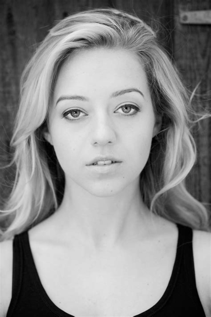 Kelsey Hardwick Bio (Wiki) 