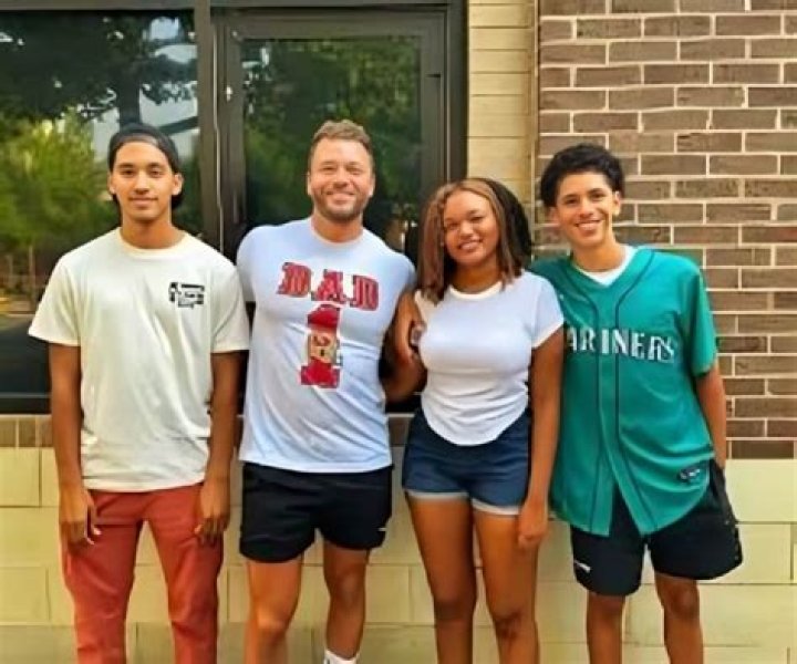 Lauren Whiteside - Age, Family, Bio