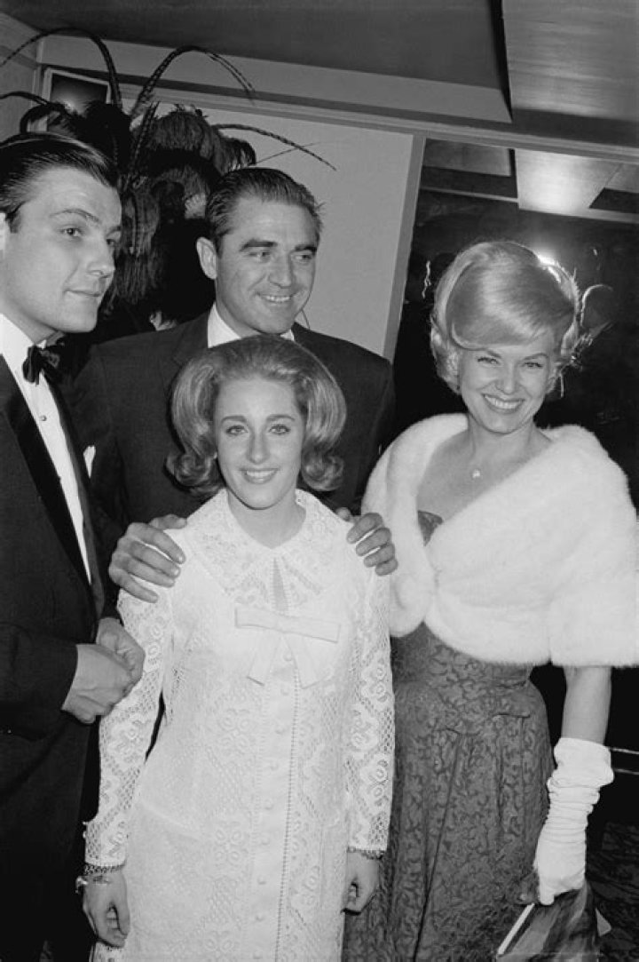 Lesley Gore - Trivia, Family, Bio
