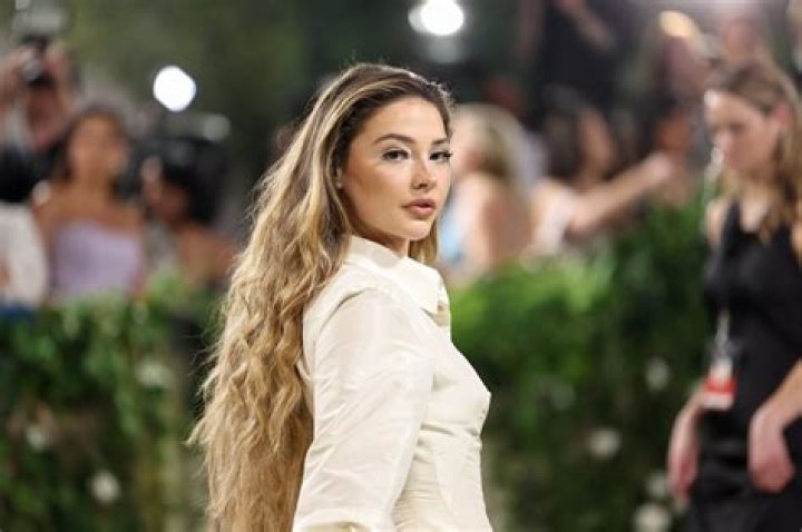 Madelyn Cline - Age, Family, Bio