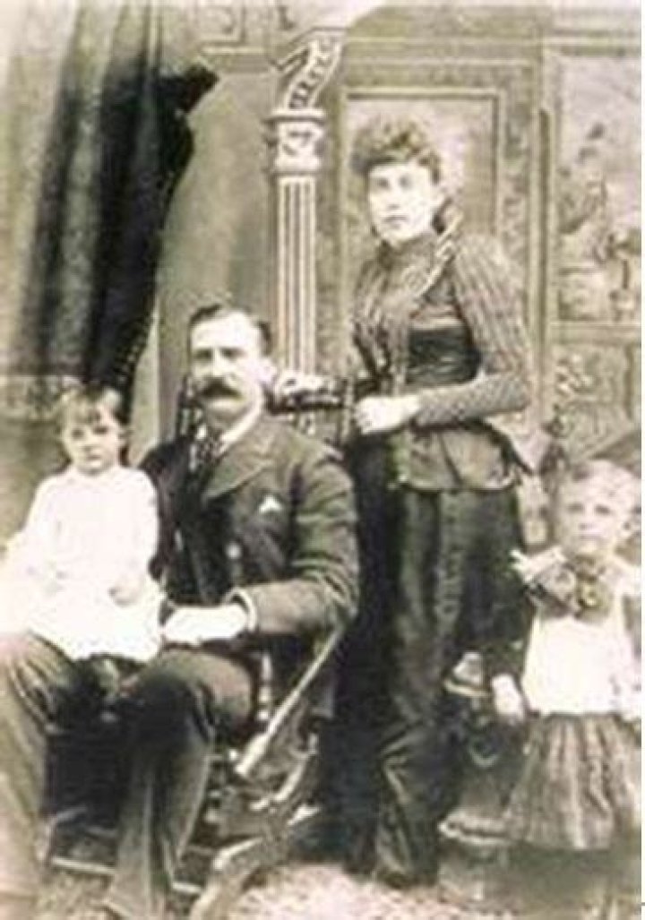 Margaret Wise Brown - Trivia, Family, Bio