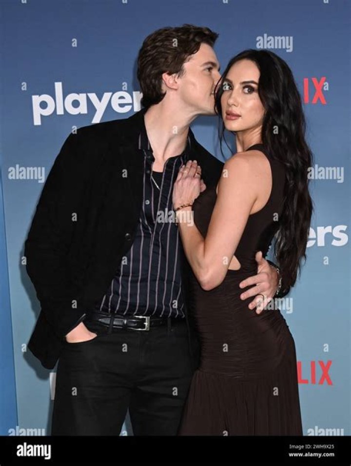 Mia Courtney - Age, Family, Bio