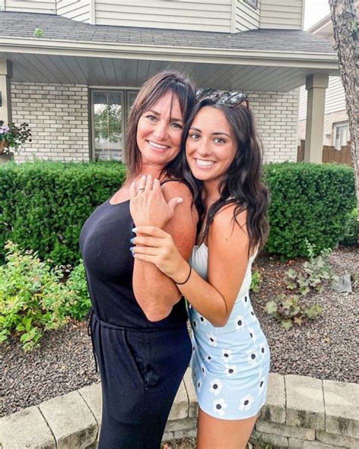 
Mia Gillespie Height, Weight, Net Worth, Age, Birthday, Wikipedia, Who, Nationality, Biography 