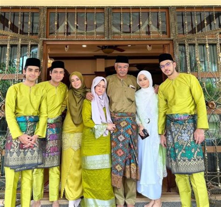 Moe Othman - Age, Family, Bio