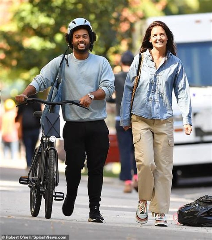 People: Katie Holmes’ boyfriend Emilio was still with his fiancee in mid-August