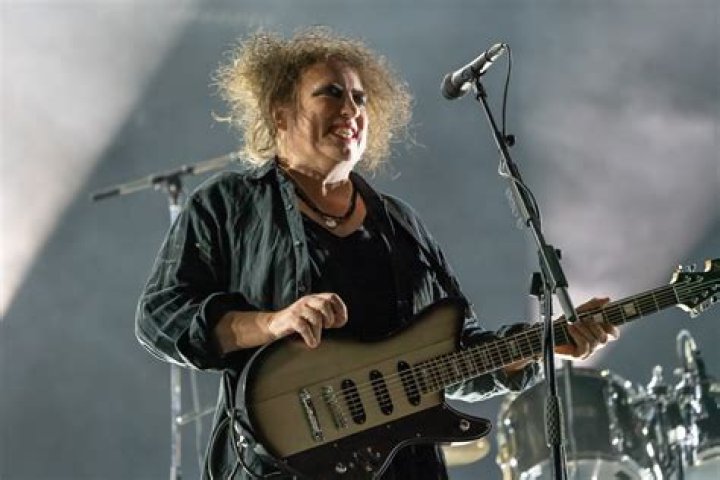 Robert Smith - Age, Family, Bio