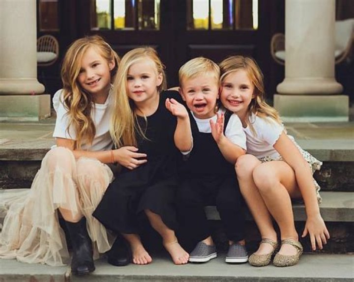 Robyn Hayward - Age, Family, Bio