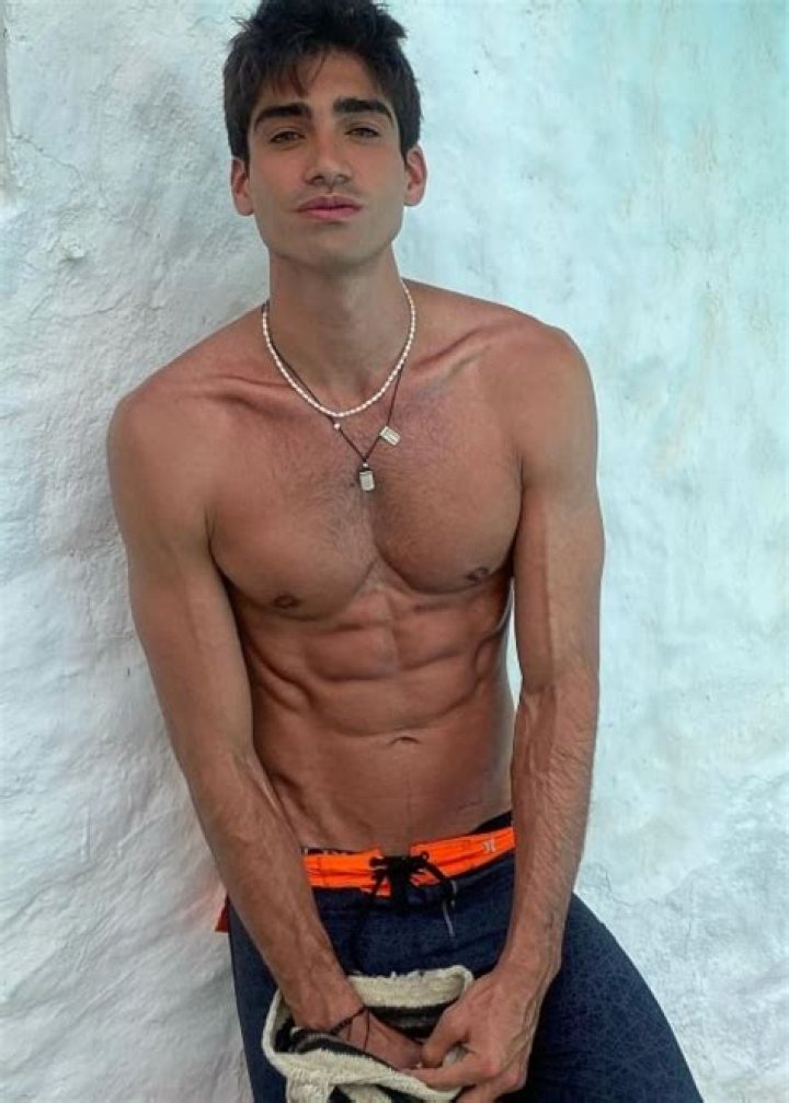 
Romeo Escobar Height, Weight, Net Worth, Age, Birthday, Wikipedia, Who, Nationality, Biography 