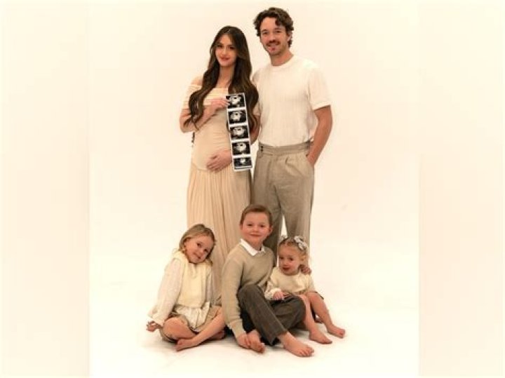 Samantha Mathews - Age, Family, Bio