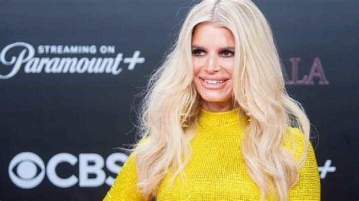 Tabloids compile list of Jessica Simpson’s poor hygiene habits