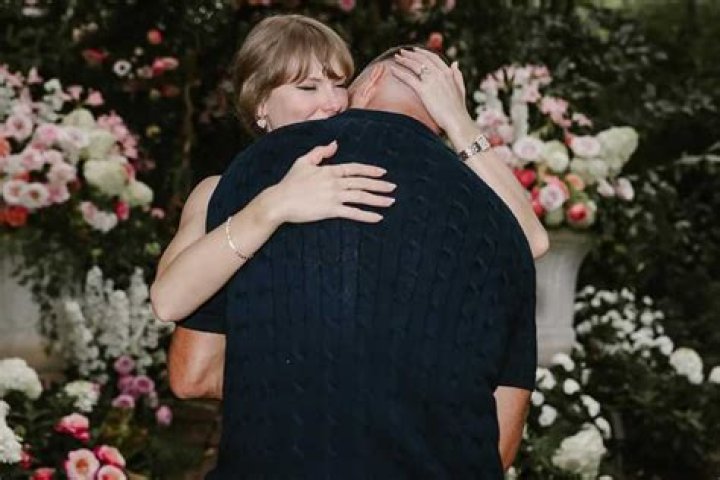 Taylor Swift and Travis Kelce are Reportedly Planning to Wear Matching Couple Outfits on Halloween!