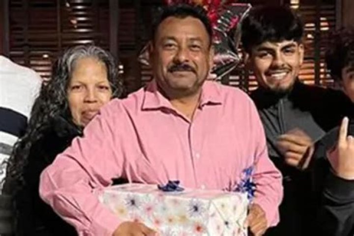 
Texas Maintenance Worker Fixing Pipes on Christmas Eve Is Fatally Shot by Man Who Mistook Him for Burglar 