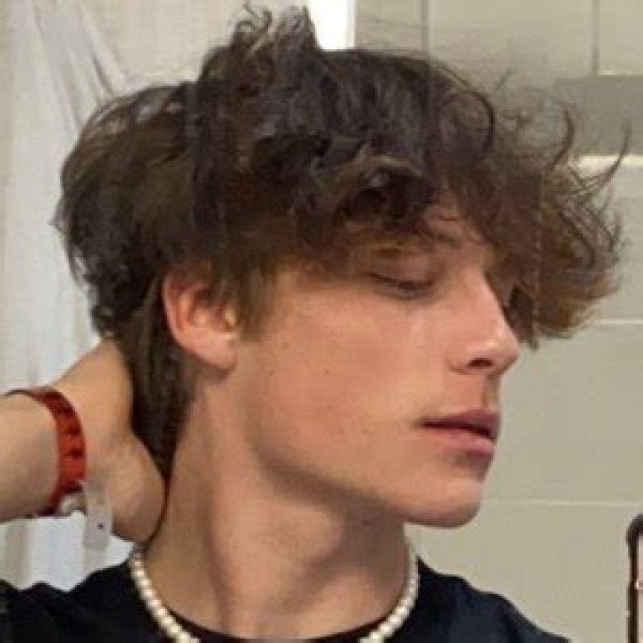 Travis Riker - Age, Family, Bio